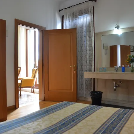 法瓦莱托旅馆 招待所 *