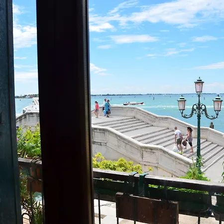 招待所 法瓦莱托旅馆 *