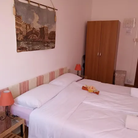 法瓦莱托旅馆 招待所 *